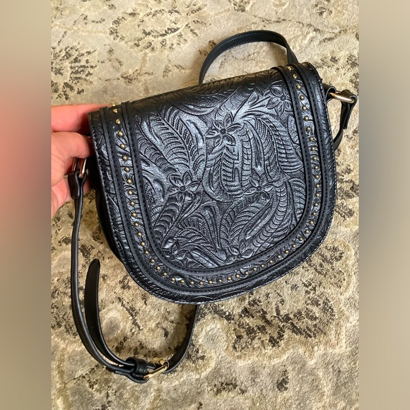 Handbags - Cute leather saddle bag style crossbody 🌸